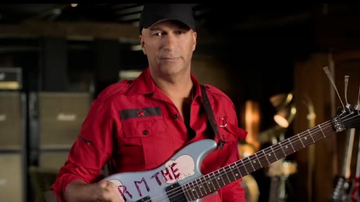  Rage Against the Machine guitarist Tom Morello's MasterClass. 