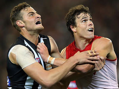Jarrod Witts (L) of the Magpies and Mike Pyke of the Swans contest for the ball during the round nine AFL match between the Collingwood Magpies and the Sydney Swans at Melbourne Cricket Ground on May 24, 2013 in Melbourne, Australia.