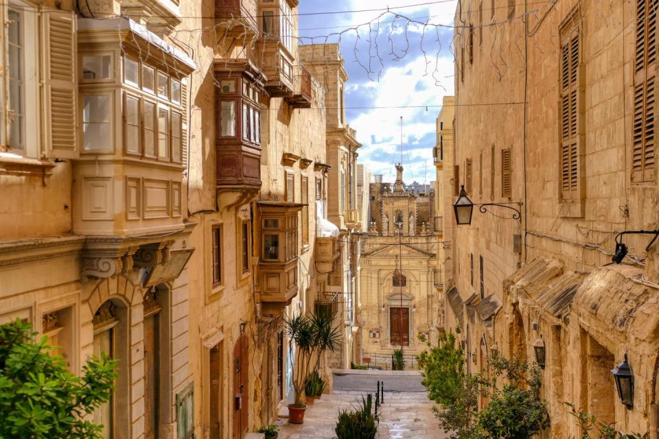 9) Valletta