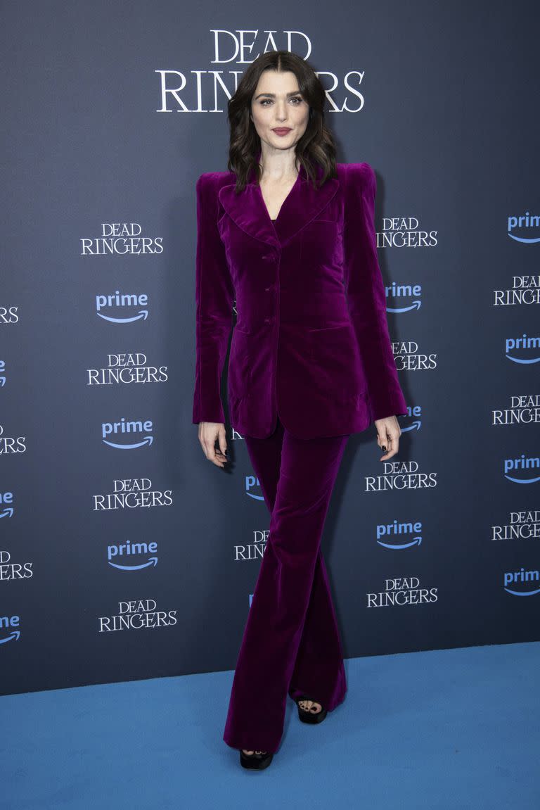 Rachel Weisz, bellísima con un traje de terciopelo violeta en la premiere de Dead Ringers, serie que comanda