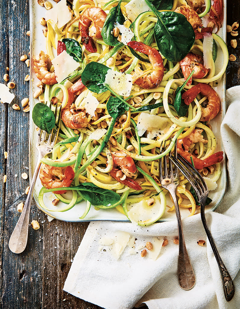 Salade de spaghetti de courgettes, crevettes au citron et parmesan