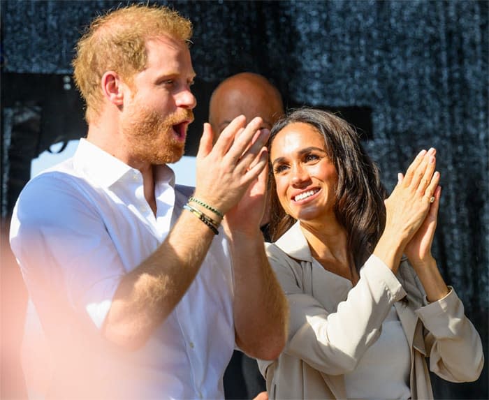 Harry y Meghan aplauden