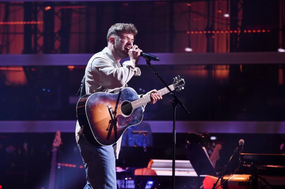 Student Julian Pförtner (22) aus Heidelberg outet sich als lebenslanger Maffay-Fan und wählt ihn als Coach. (Bild: ProSieben/SAT.1/André Kowalski)