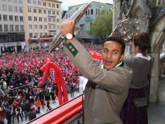 Thiago celebrates winning the Bundesliga in 2016 (Getty)