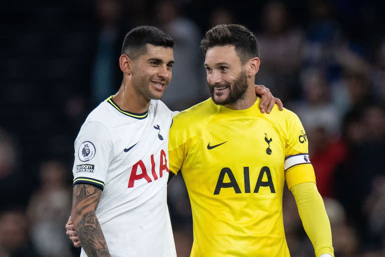 Cristian Romero y Hugo Lloris, rivales en la final de Qatar 2022 y buenos compañeros en Tottenham Hotspur 