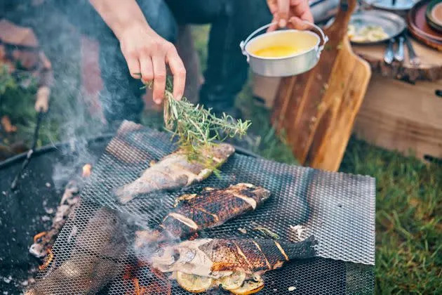 Beware of grilling flaky fish (but note that keeping the skin on is a huge help). (Photo: GMVozd via Getty Images)