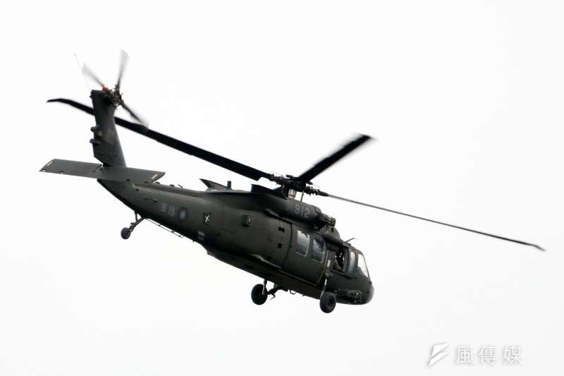 20200729-陸軍航特部原欲將台東豐年機場做為直升機部隊的輪訓基地，消息曝光後，卻面臨來自地方不分藍綠的反對，軍方無奈之餘，只能先以在求得共識前，暫緩實施回應外界。圖為規劃部署至台東的UH-60M黑鷹直升機。（蘇仲泓攝）