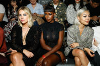 <p>Le défilé Isabel Marant a accueilli une certaine Ashley Benson au front row. La magnifique actrice américaine était très chic pour l’occasion. Crédit photo : Getty Images </p>