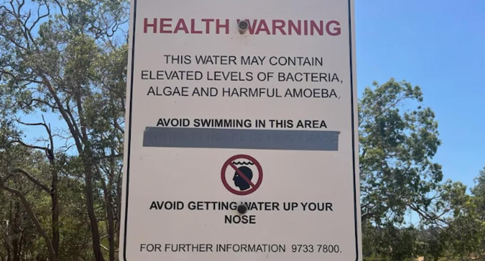 Warning sign at Drakesbrook Weir in WA over Amoeba fears. 