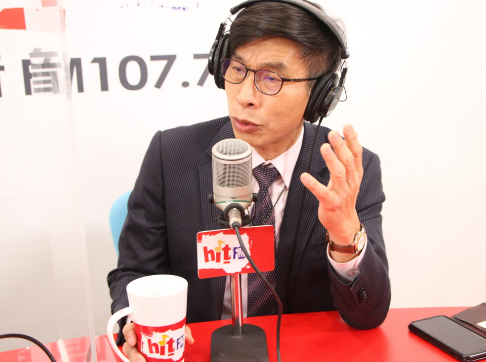 鍾佳濱批對手財大氣粗、花錢如流水。   圖：Hit Fm《嗆新聞》製作單位提供