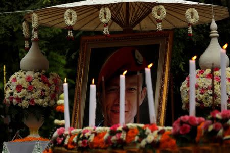 Portrait of a former Thai navy diver, Samarn Kunan, who died during the rescue mission for the 12 boys of the "Wild Boars" soccer team and their coach, near the Tham Luang cave complex, is seen in the funeral, in the northern province of Chiang Rai, Thailand July 16, 2018. REUTERS/Tyrone Siu