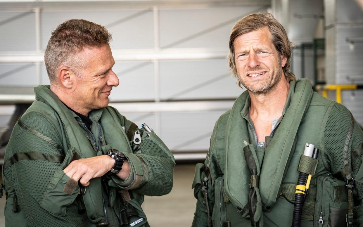 Wer Henning Baum (rechts) bei der Ausbildung zum Kampfpilot zusehen möchte, muss sich nun noch ein wenig gedulden. (Bild: RTL / Thorsten Weber/Luftwaffe)