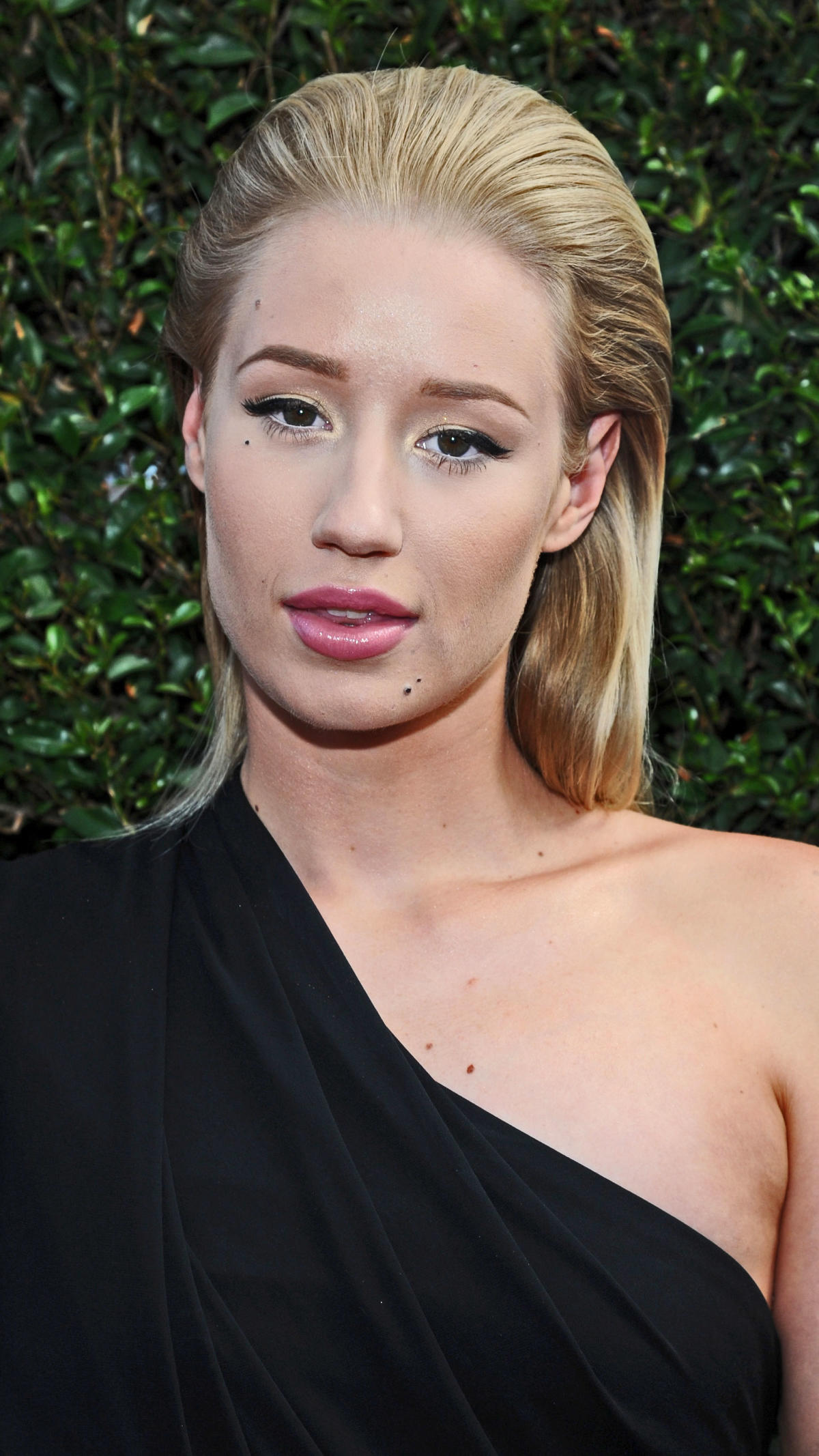 Iggy Azalea Deactivates Social Media Accounts Following Emotional Post