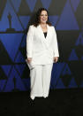 <p>La actriz Melissa McCarthy tampoco quiso perderse la ceremonia de los Oscars honoríficos y, para la ocasión, se enfundó un traje blanco y su mejor sonrisa. Aprobado. (Foto: Reuters / Mario Anzuoni). </p>