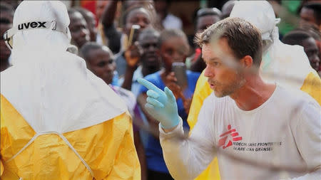 A doctor speaks as health workers surround an Ebola patient who escaped from quarantine from Monrovia's Elwa hospital, in the centre of Paynesville in this still image taken from a September 1, 2014 video. REUTERS/Reuters TV