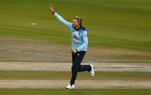 Joe Root again starred with bat and ball for Yorkshire but they were unable to reach the last eight of the Vitality Blast