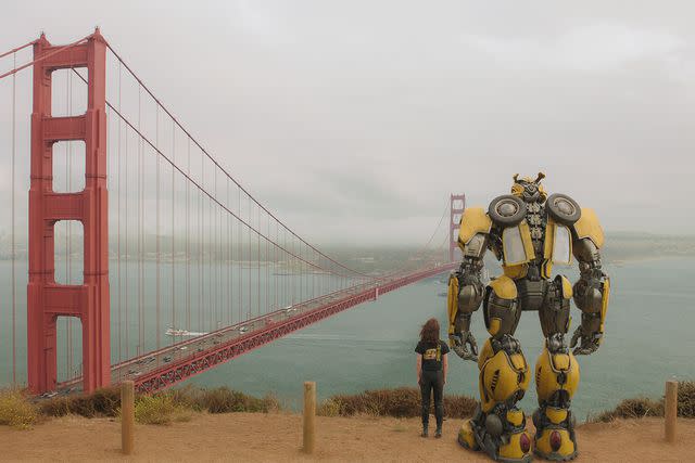 Paramount Pictures Hailee Steinfeld and Bumblebee in 'Bumblebee'