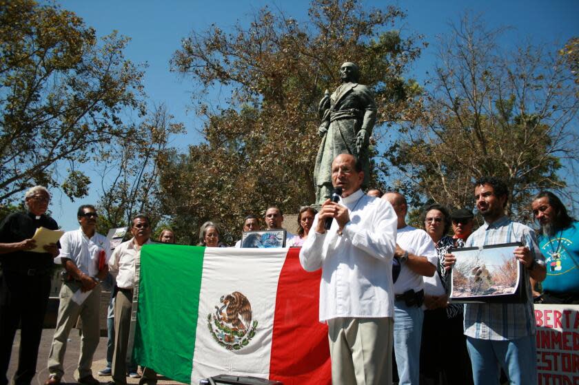 Alejandro Solalinde participa en acto alusivo a la independencia