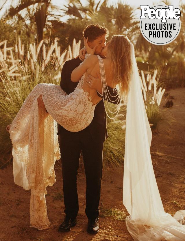 Influencer Whitney Simmons Chose Low-Back Wedding Dress to Show Her  Psoriasis: 'Part of My Story