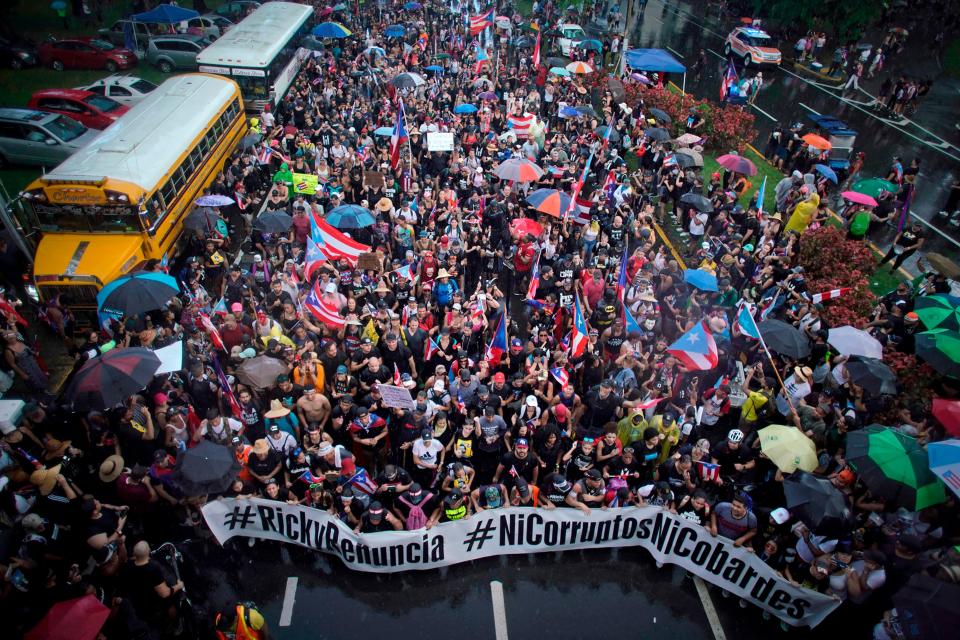 Buses and people march along Las Americas highway.