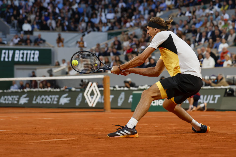 Germany's Alexander Zverev plays a shot against Australia's Alex De Minaur during their quarterfinal match of the French Open tennis tournament at the Roland Garros stadium in Paris, Wednesday, June 5, 2024. (AP Photo/Aurelien Morissard)