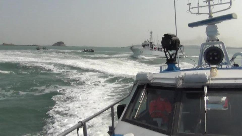 日前中國船艦惡意攻擊，逼得海巡署開11槍。   圖：海巡署提供