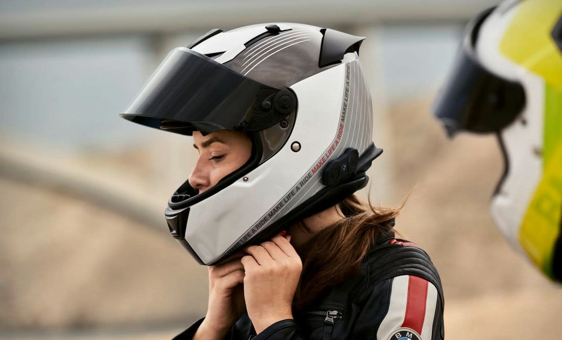 Cuál es la forma correcta de usar el casco si eres motociclista