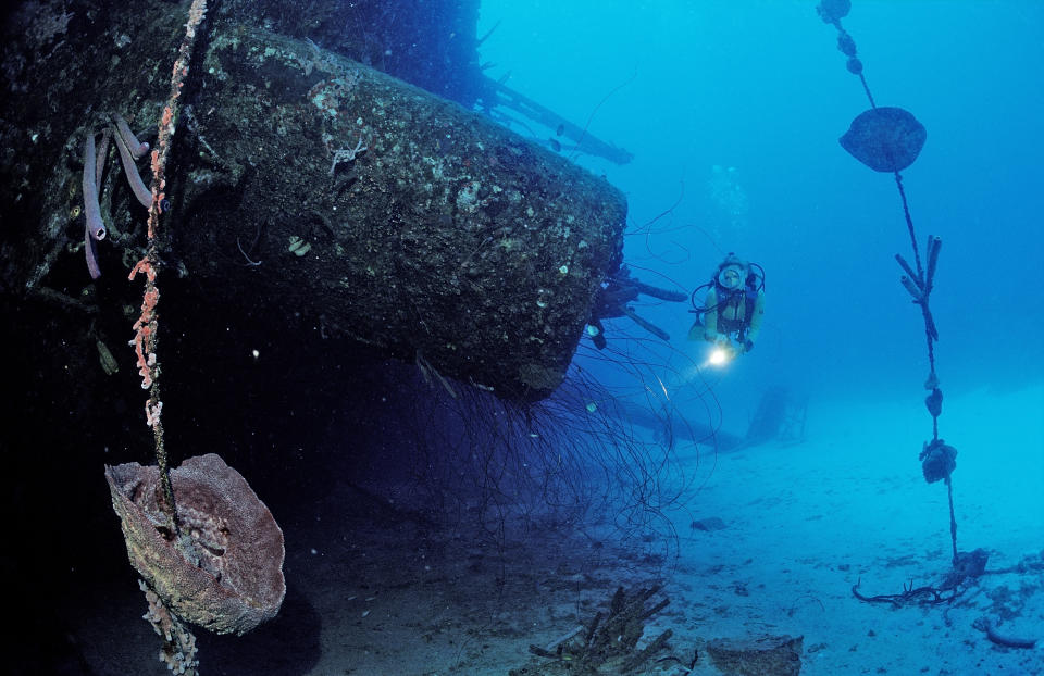 (GERMANY OUT) Scuba diver on the Hilma Hooker Ship Wreck, Netherlands Antilles, Bonaire, Caribbean Sea  (Photo by Reinhard Dirscherl/ullstein bild via Getty Images)