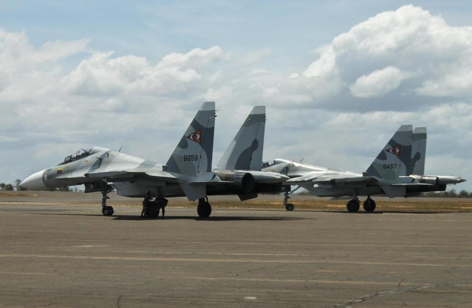 Two Su-30MK2 of the Venezuelan Air Force. <em>Big Bosstt via Wikimedia Commons, CC-BY-SA-4.0</em>