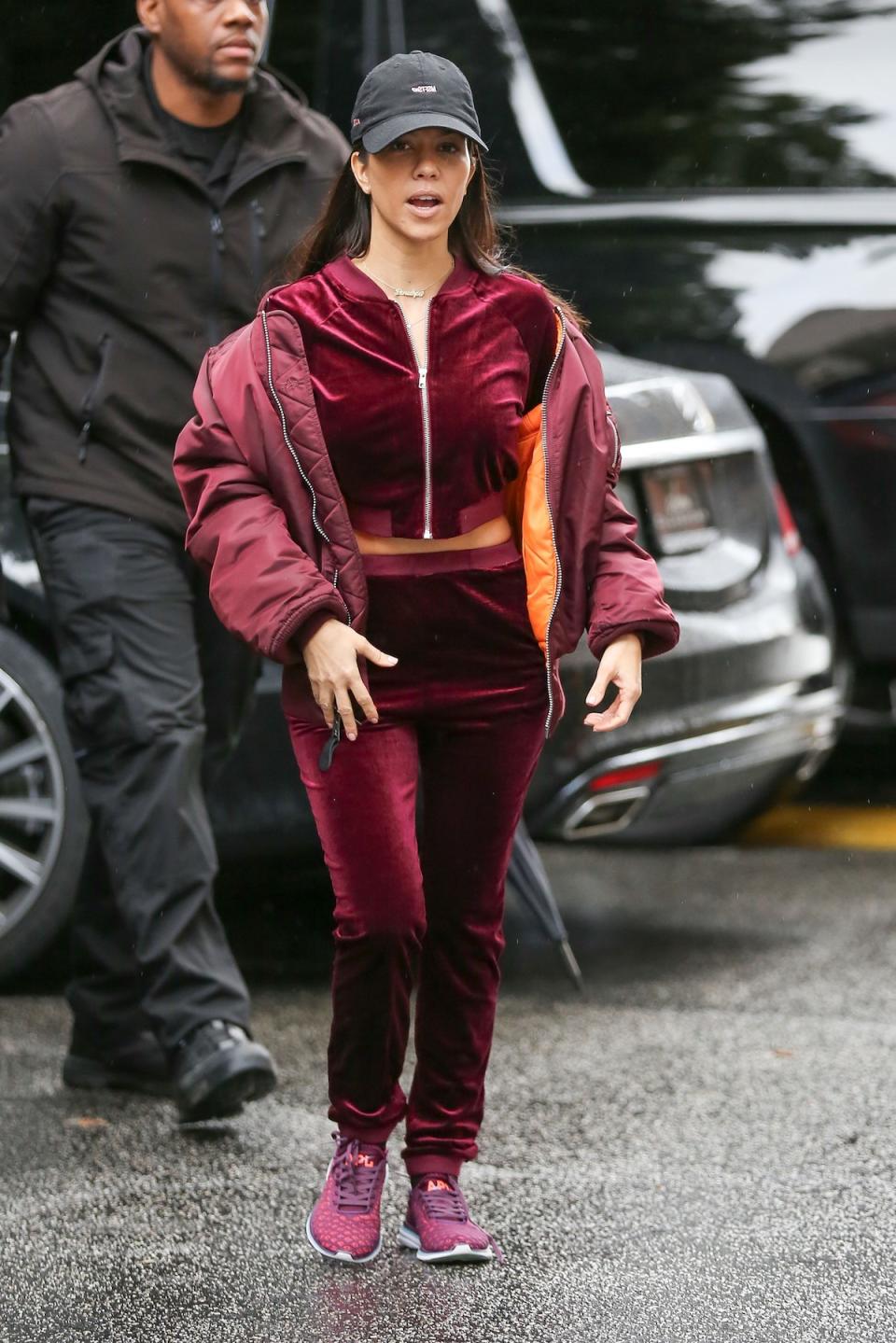 <p>Kourtney Kardashian braves the rain to go to Mason arts class in APL TechLoom Phantoms. (Photo: AKM-GSI) </p>