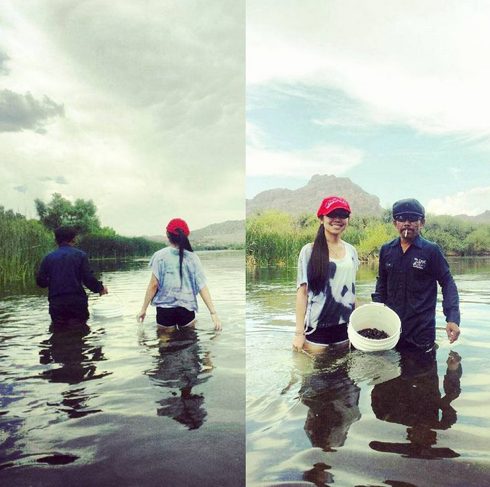 Staphany Pich and her father clam digging in Arizona in 2016.