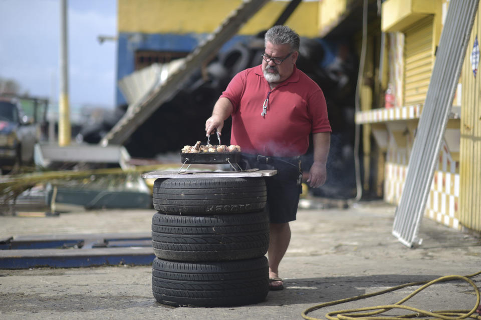 (FOTOS) De vuelta al pasado: así ha cambiado la vida en Puerto Rico tras el azote del huracán