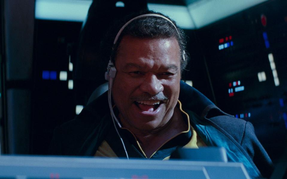 Lando Calrissian, der Han Solo einst in "Das Imperium schlägt zurück" in eine Falle tappen ließ, zählt zu den interessantesten Charakteren des "Star Wars"-Universums. Gespielt wurde er - mit Ausnahme vom Ableger "Solo" - stets von Billy Dee Williams (Bild). Bekannt ist zur Serie, die schlicht "Lando" betitelt ist, bislang nur: Justin Simien, der hinter der Netflixserie "Dear White People" steckt, wird das Projekt für Disney+ realisieren. (Bild: Walt Disney)