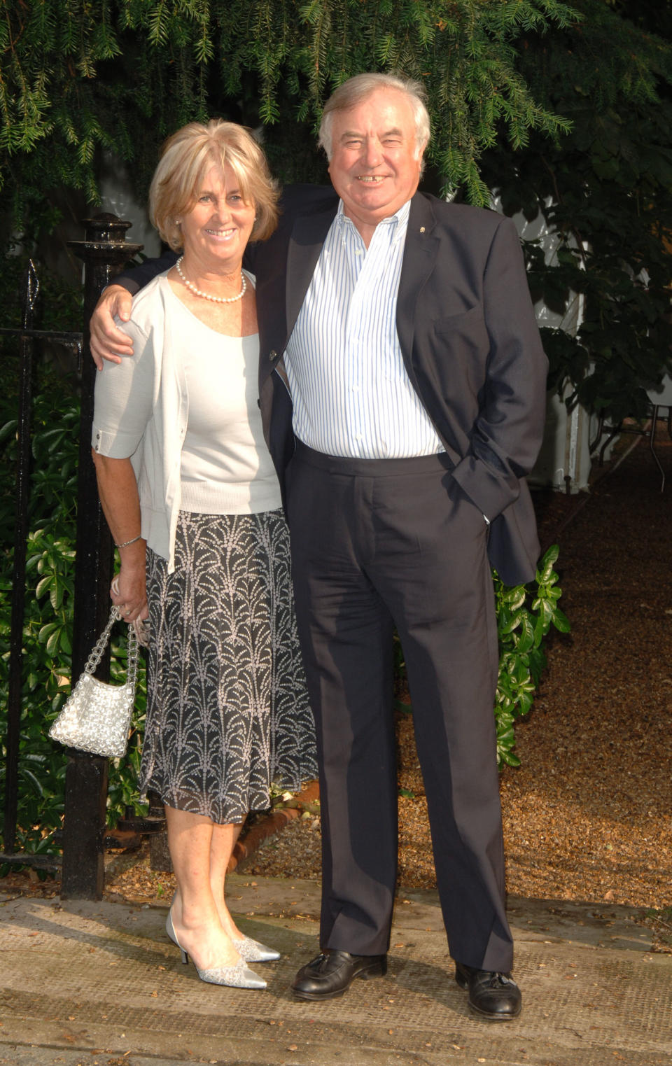 Jimmy Tarbuck and wife attending David Frost's summer party in central London. Picture date: Wednesday July 5, 2006. Photo credit should read: Ian West/PA.