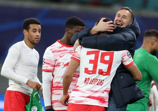 Interim coach Achim Beierlorzer (right) celebrated an impressive Leipzig performance