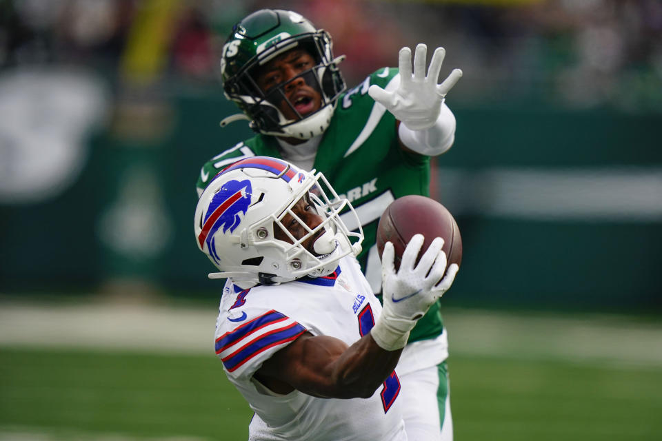 Buffalo Bills' Emmanuel Sanders tries to make a catch during the second half of an NFL football game against the New York Jets, Sunday, Nov. 14, 2021, in East Rutherford, N.J. (AP Photo/Frank Franklin II)