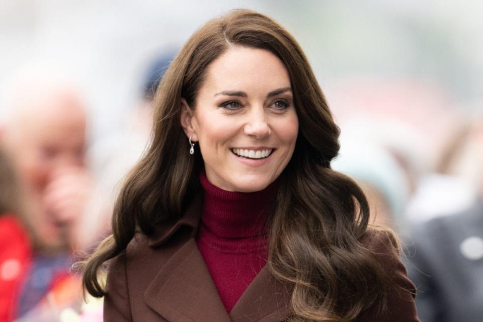 Kate Middleton Veja Gilt Sale TOUT