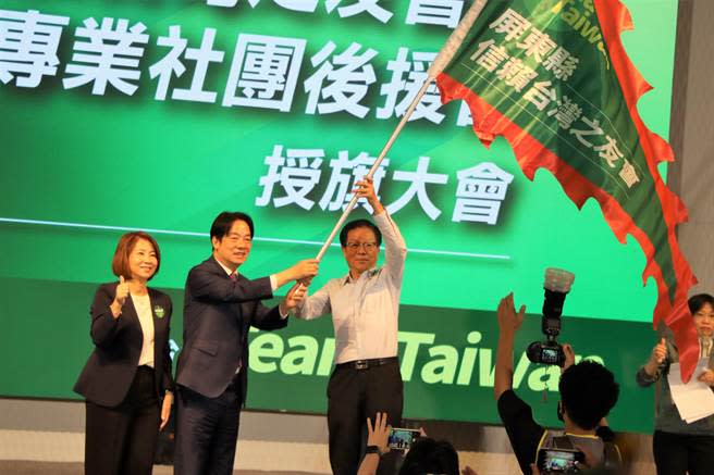 民進黨主席賴清德確定投入2024總統大選，「信賴台灣屏東之友會」也於13日正式成立，會中，賴向支持者喊話，民進黨是追求和平的政黨。（謝佳潾攝）