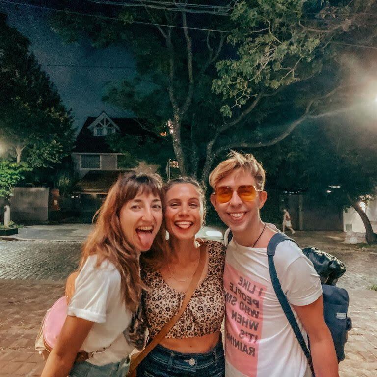 Maida junto a Poli Sallustro y Nico Maiques, con quienes compartió elenco en Floricienta (Foto: Instagram @maidaandrenacciok)