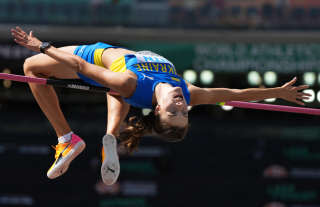 L’Ukrainienne Yaroslava Mahuchikh pendant les épreuves de qualification du saut en hauteur aux championnats du monde d’athlétisme, à Budapest (Hongrie), le 25 août 2023.. Phoo ALEKSANDRA SZMIGIEL/REUTERS