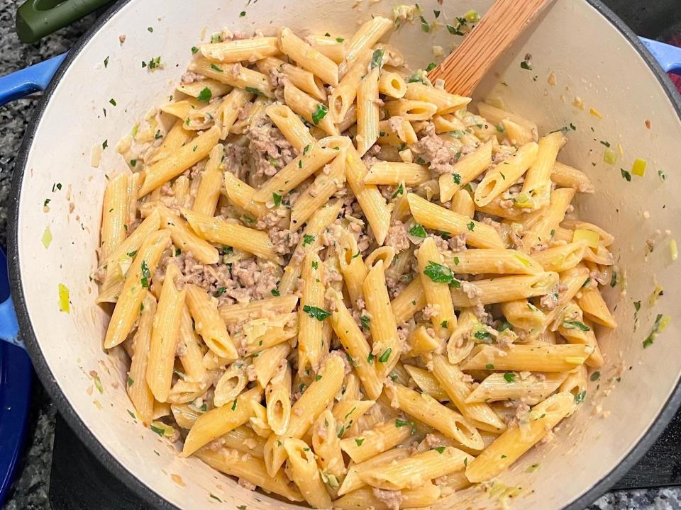 I tried Gordon Ramsay's favorite 10-minute pasta and now I know why he  makes it every week