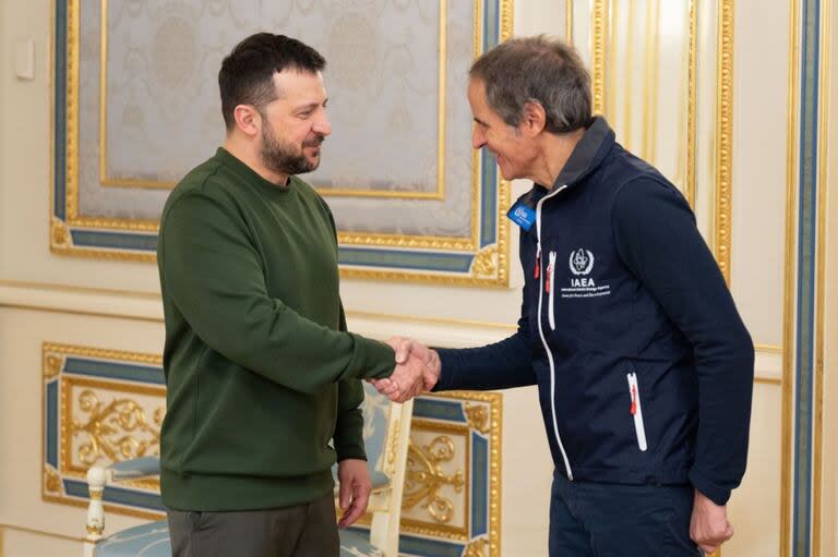 Grossi, durante una reunión con el presidente de Ucrania, Volodimir Zelensky