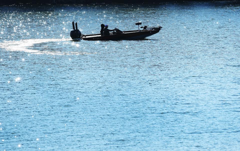 The dropping temperatures in the Upstate don't stop these boaters from heading out on Lake Bowen on Jan 4, 2024.