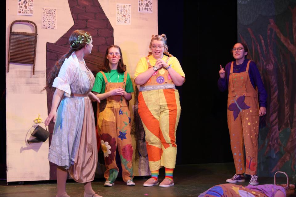 Macy Moon as Snow White, Ellery Wynn as Sneezy, Olivia Henderson as Happy, Katelyn Cass as Bashful in Knoxville Children’s Theatre’s production of “Snow White,” starting this weekend. May 25, 2022