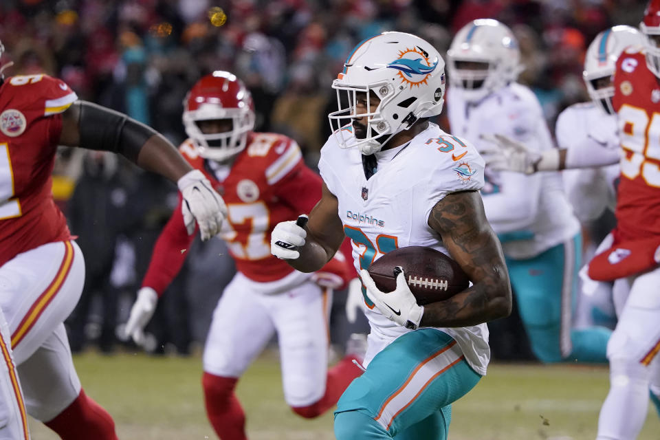 Miami Dolphins running back Raheem Mostert (31) runs against the Kansas City Chiefs during the first half of an NFL wild-card playoff football game Saturday, Jan. 13, 2024, in Kansas City, Mo. (AP Photo/Ed Zurga)