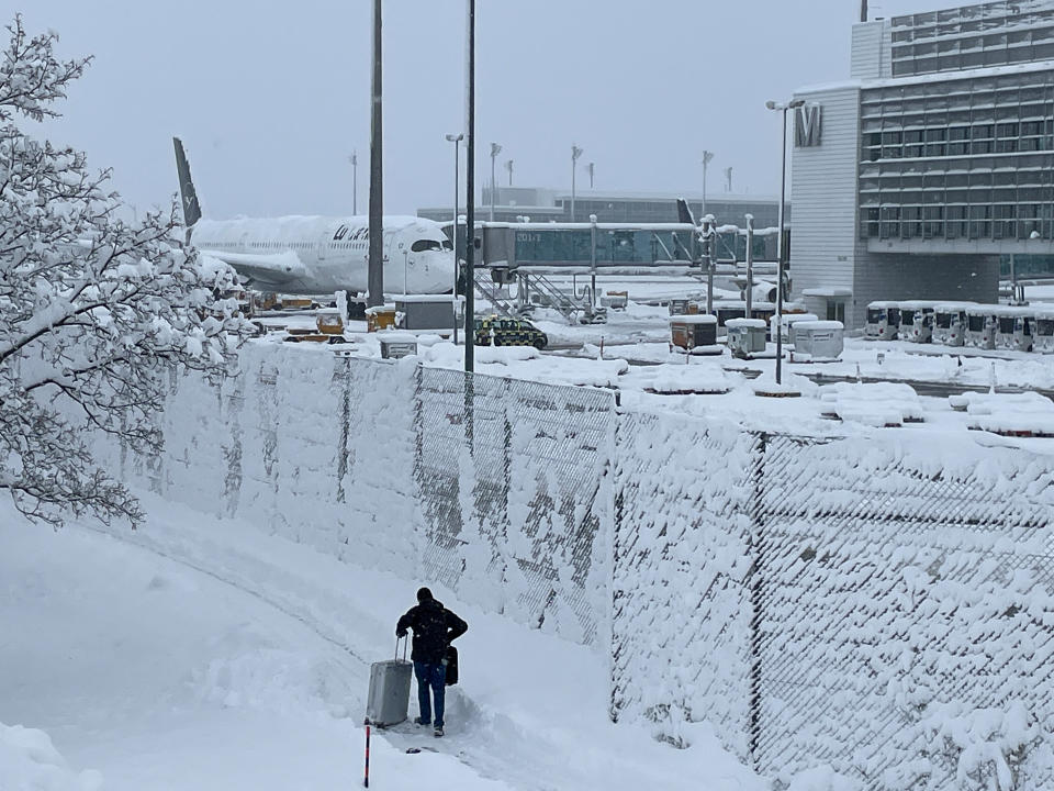 Schneechaos: Gestrandete Passagiere am Münchner Flughafen Anfang Dezember (Foto: REUTERS/Louisa Off)