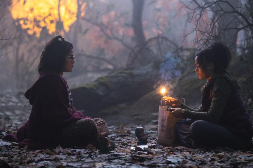 Izzy (Belissa Escobedo) and Becca (Whitney Peak) in ‘Hocus Pocus 2’ (Matt Kennedy)