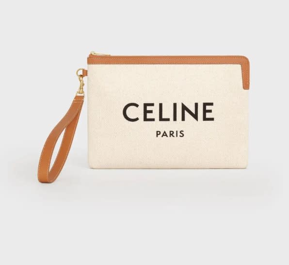 ▲CELINE 標誌白色帆布手拿包 NT$19,500。（圖／CELINE）