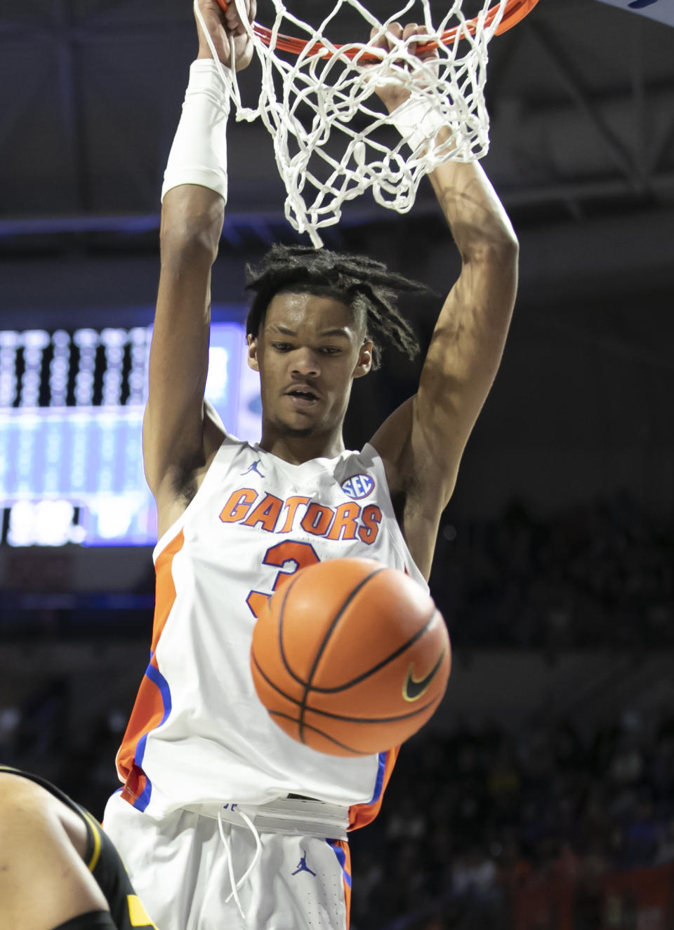 Florida forward Alex Fudge (3) dunks during the second half of an NCAA college basketball game against Missouri, Saturday, Jan. 14, 2023, in Gainesville, Fla. Florida won 73-64.(AP Photo/Alan Youngblood)