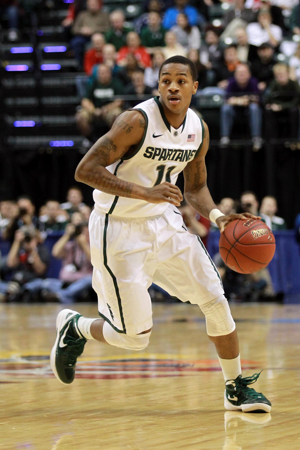 INDIANAPOLIS, IN - MARCH 11: Keith Appling #11 of the Michigan State Spartans drives against the Ohio State Buckeyes during the Final Game of the 2012 Big Ten Men's Conference Basketball Tournament at Bankers Life Fieldhouse on March 11, 2012 in Indianapolis, Indiana. (Photo by Andy Lyons/Getty Images)
